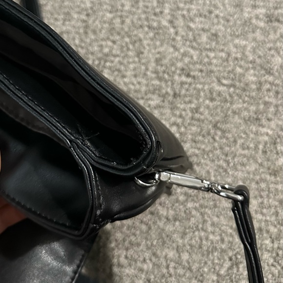 Matt & Nat Bag - Ito Crossbody Purse - Loom Collection - Black - Picture 9 of 16